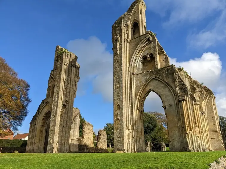 A Abadia de Glastonbury: História, Mitologia e Esoterismo