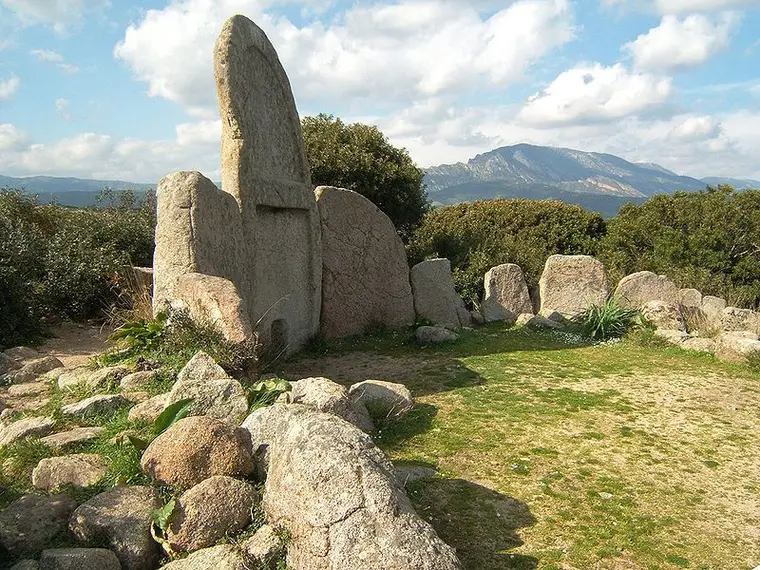 A Geografia Sagrada de Ísis: O Culto e a Mitologia