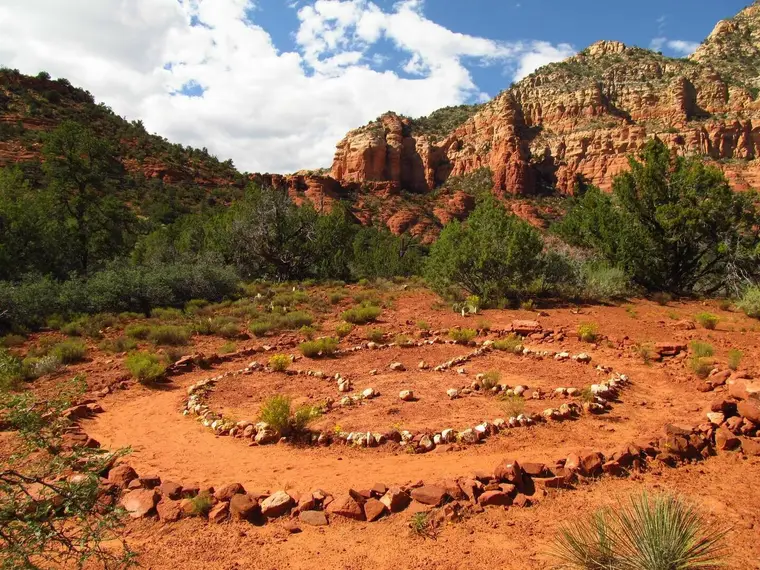 A Geografia Sagrada de Sedona: O Significado Esotérico das Formações Rochosas