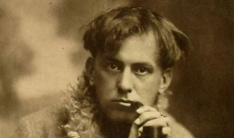A Iniciação de Aleister Crowley: O Caminho para a Mestria Mágica