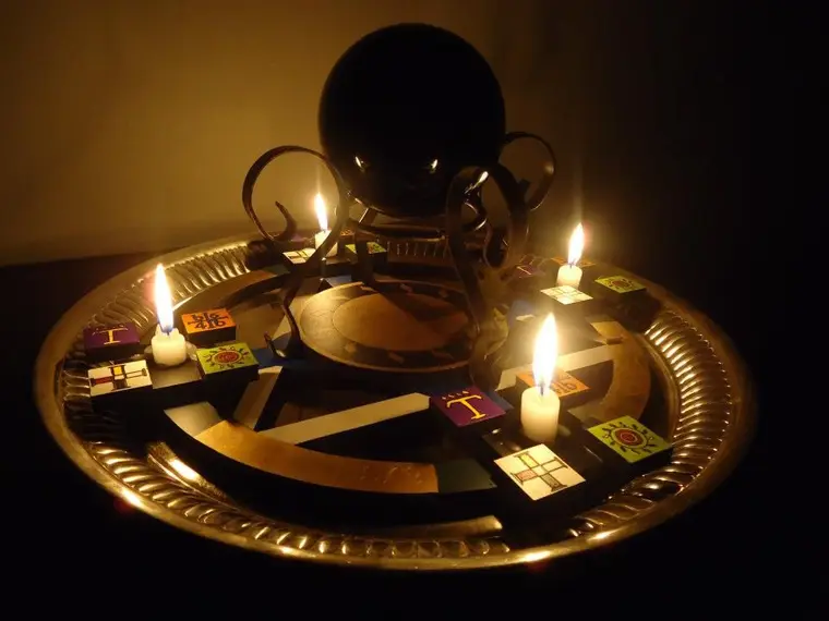 A Magia Enoquiana de John Dee: Práticas e Influências