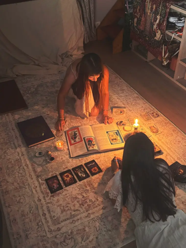 A Magia Queer na Divinação e Oráculos: O Caso do Tarô