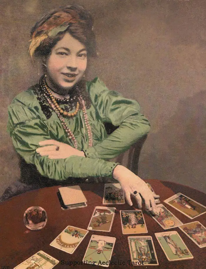 A Origem do Tarô de Rider-Waite: O Baralho de Cartas da Era Moderna