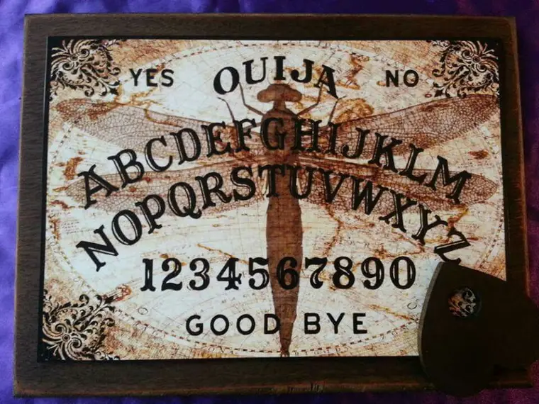 A Tábua Ouija: A História de um Brinquedo Patenteado