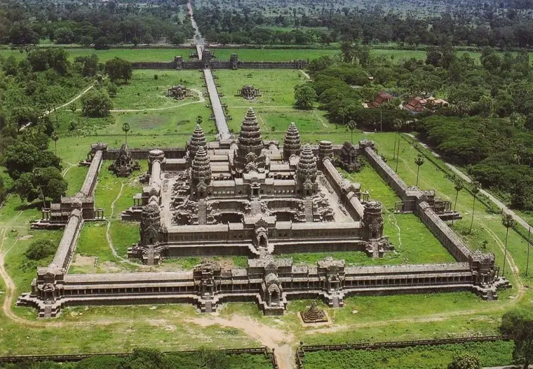 Angkor Wat: O Templo Hindu na Selva Cambojana