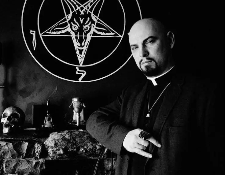 Anton LaVey: A Biografia que Ele Inventou e a Que os Documentos Mostram