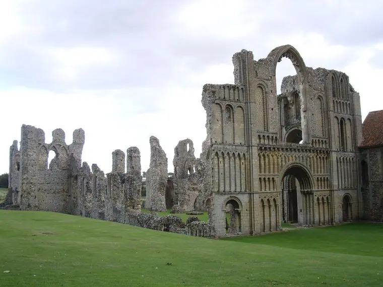 Catedral de Ely: A Arquitetura Gótica e o Misticismo Medieval
