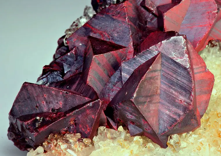 Cinábrio: O Mineral do Mercúrio Vermelho