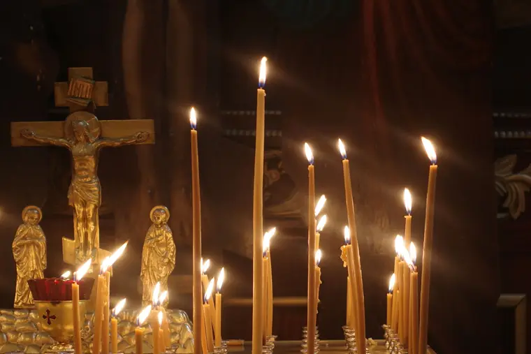 Exorcismo Ortodoxo nos Bálcãs: Comparação com Práticas Católicas e Protestantes