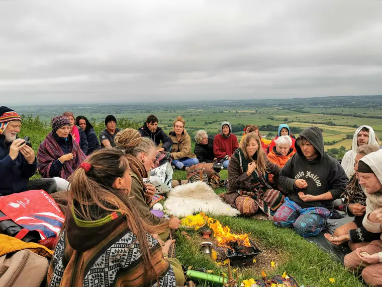 Glastonbury Tor: A Colina Sagrada e sua História Mítica