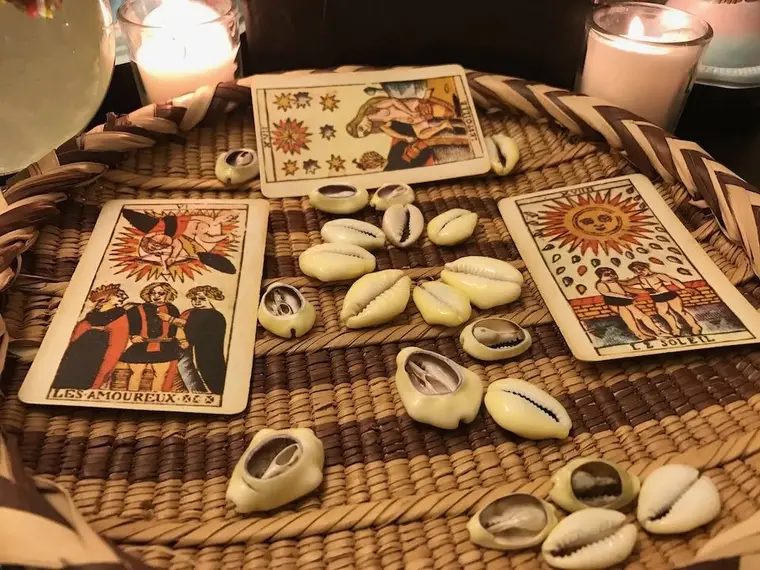 O Jogo de Búzios: Estrutura, Odus e o Que Não se Aprende em Vídeo