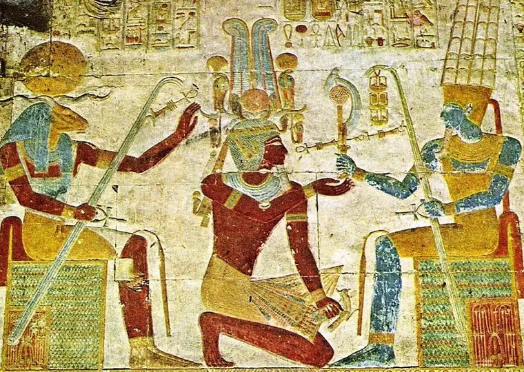 Khnum: A Influência do Deus da Criação no Panteão Egípcio