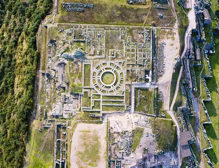 O Sítio Arqueológico de Chavín: A Conexão com a Geografia Sagrada Andina