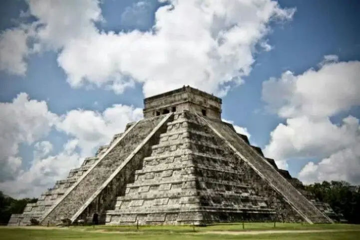 O Templo de Kukulkan: A Arquitetura Sagrada dos Maias