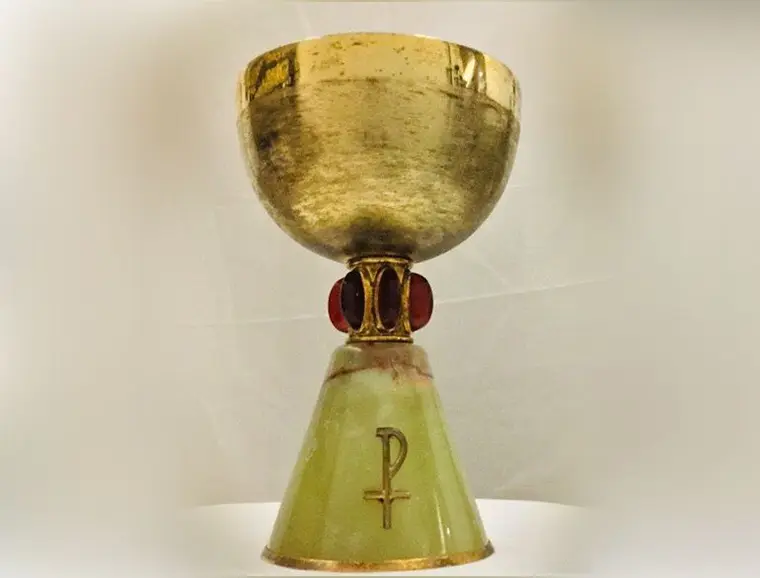 O Triângulo de Arte, o Vaso de Latão e a Mecânica da Evocação Goética