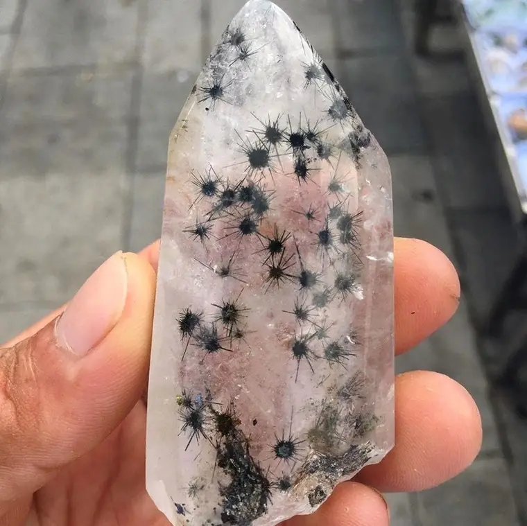 Oligisto: O Mineral da Iluminação e da Sabedoria
