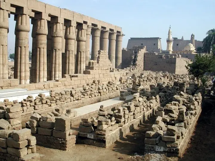 Templo de Karnak: O Simbolismo Cosmológico
