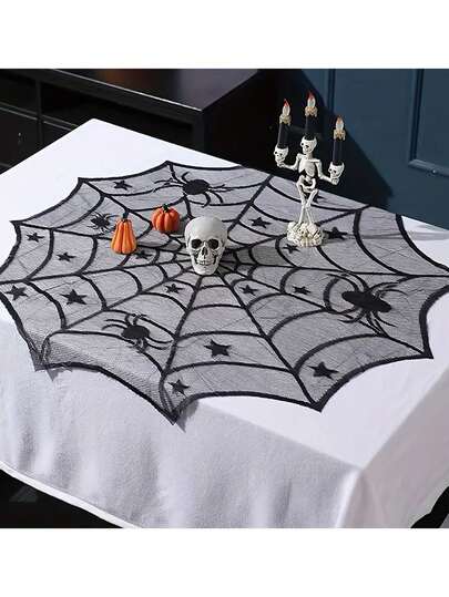 Trilho de Mesa com Estampa de Aranha em Renda Preta, Toalha de Mesa Redonda com Recorte e Estampa de Aranha e 